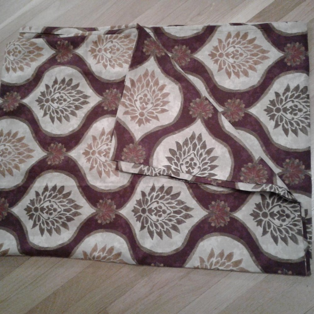 Pottery Barn Duvet  King Medallion Floral, shams - Picture 3 of 4